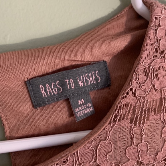 Dark pink blouse. - Picture 2 of 6